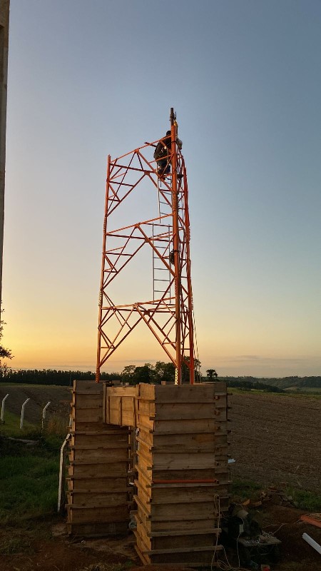 Imagem ilustrativa de Montagem de torre autoportante